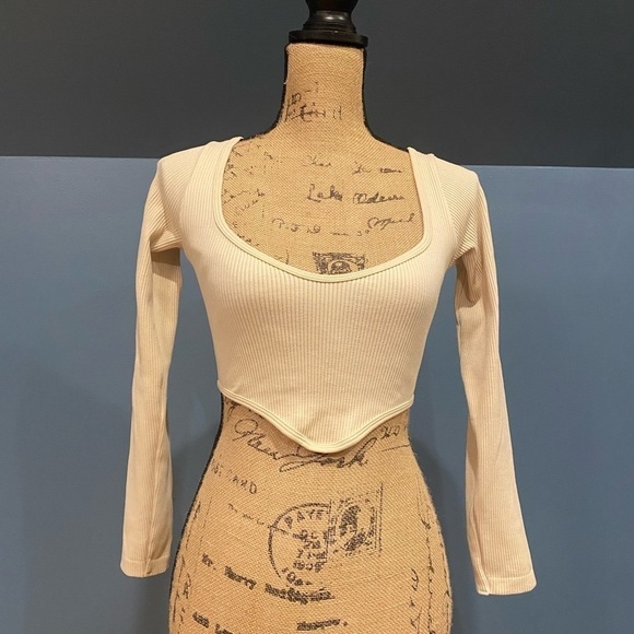 Zara Tops - Zara cropped long sleeve